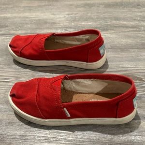 Girls, Red TOMS Shoe, Size 13